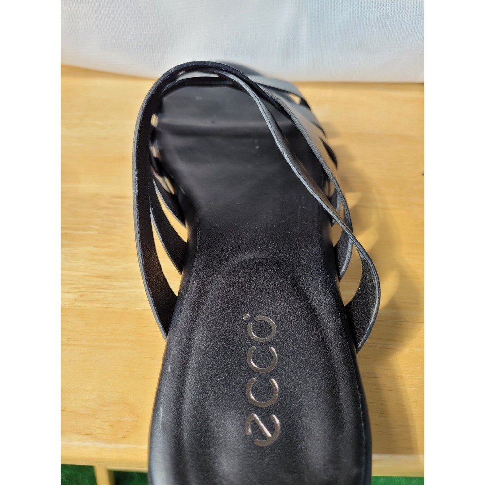❤️9 Woman's Ecco Sandals. Black, slip-on sandals❤️ - Picture 5 of 10
